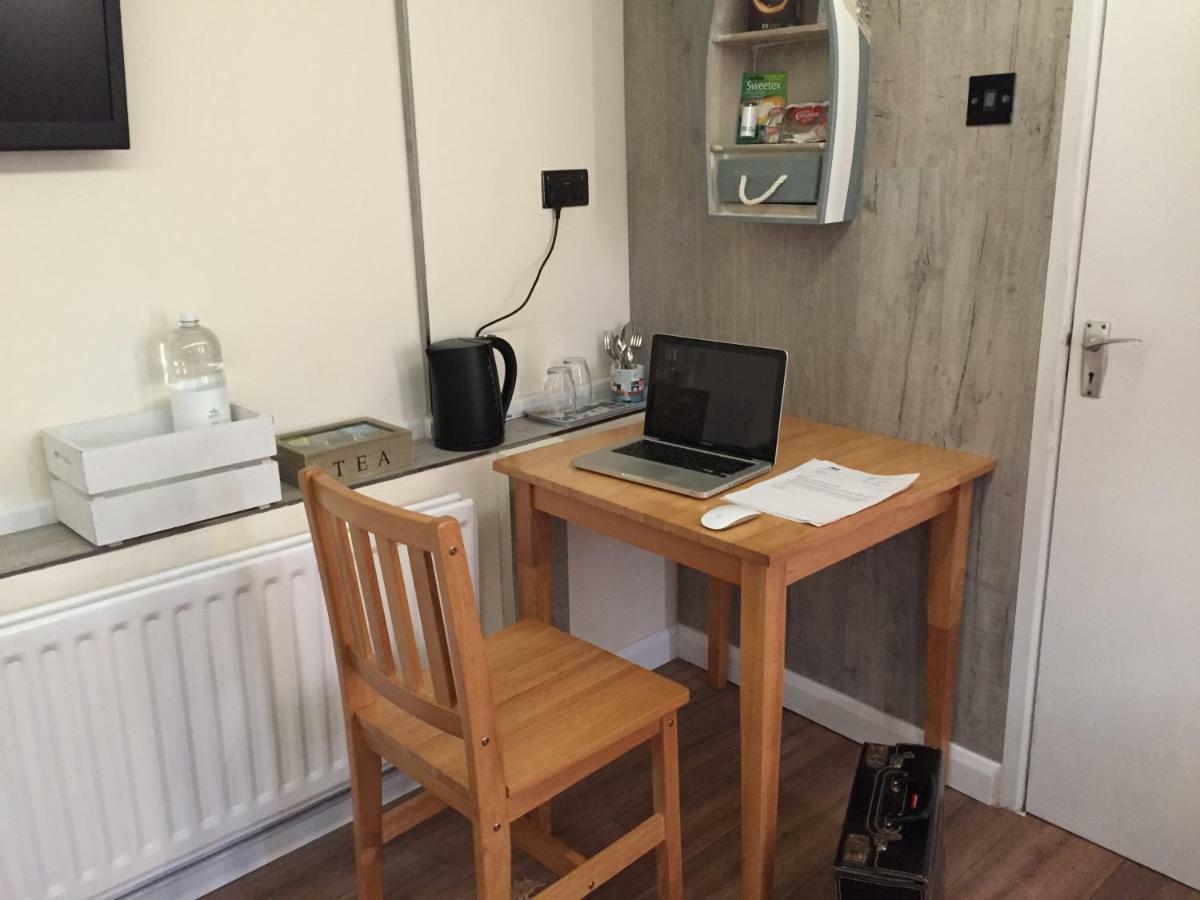 Self-Contained Small Apt. Weymouth Exterior foto